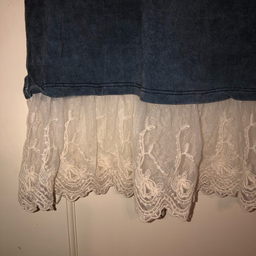 ❗️FINAL SALE❗️Tunic shirt with lace bottom - Picture 3 of 5